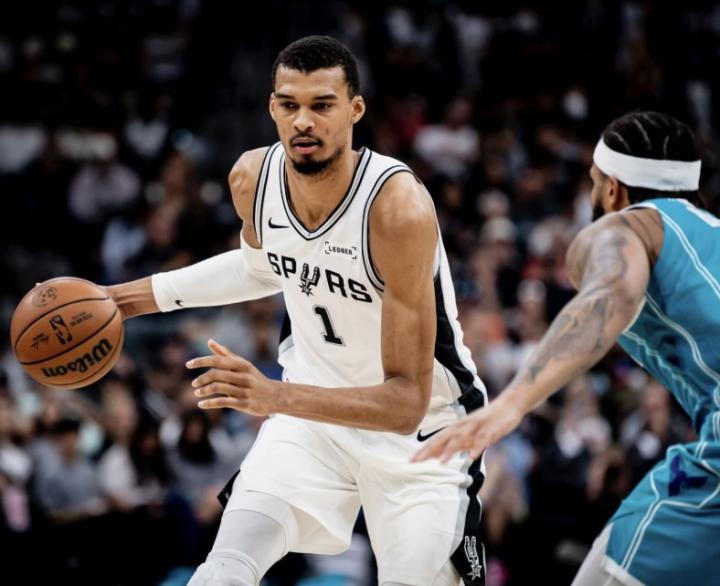  文班亚马赛后直言，健康优先；MVP与DPOY双目标驱动赛季冲刺。 体育新闻 文班亚马赛后直言，健康优先；MVP与DPOY双目标驱动赛季冲刺。 体育新闻