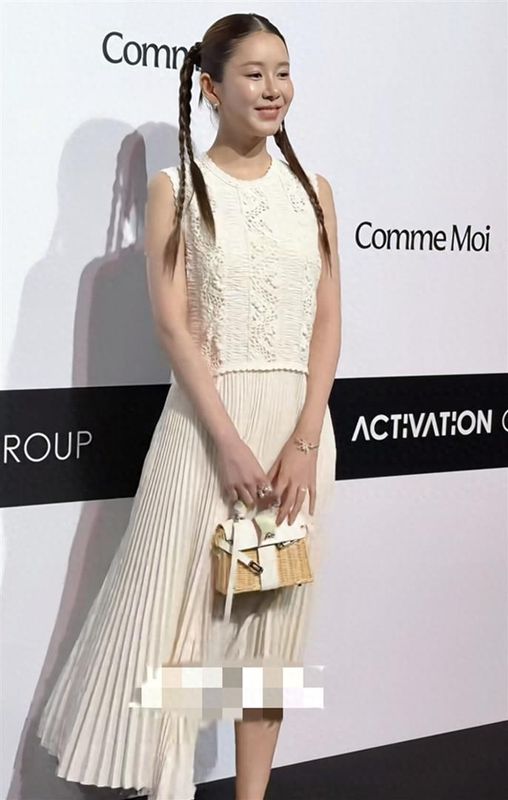  拒绝少女感：为何中年女星试图通过“装嫩”来拯救自我？ 娱乐新闻