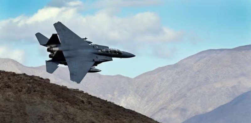  技术视角复盘：F-15E飞行员72小时山地生存行动的全流程解析 新闻